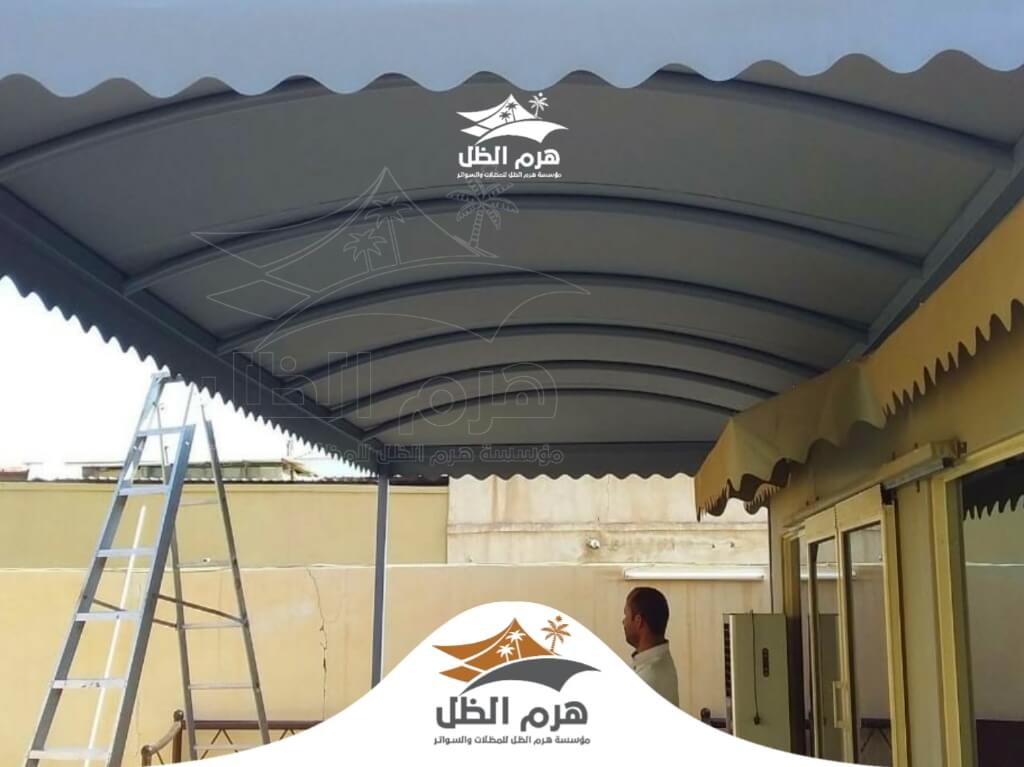 مظلات ممرات خارجية